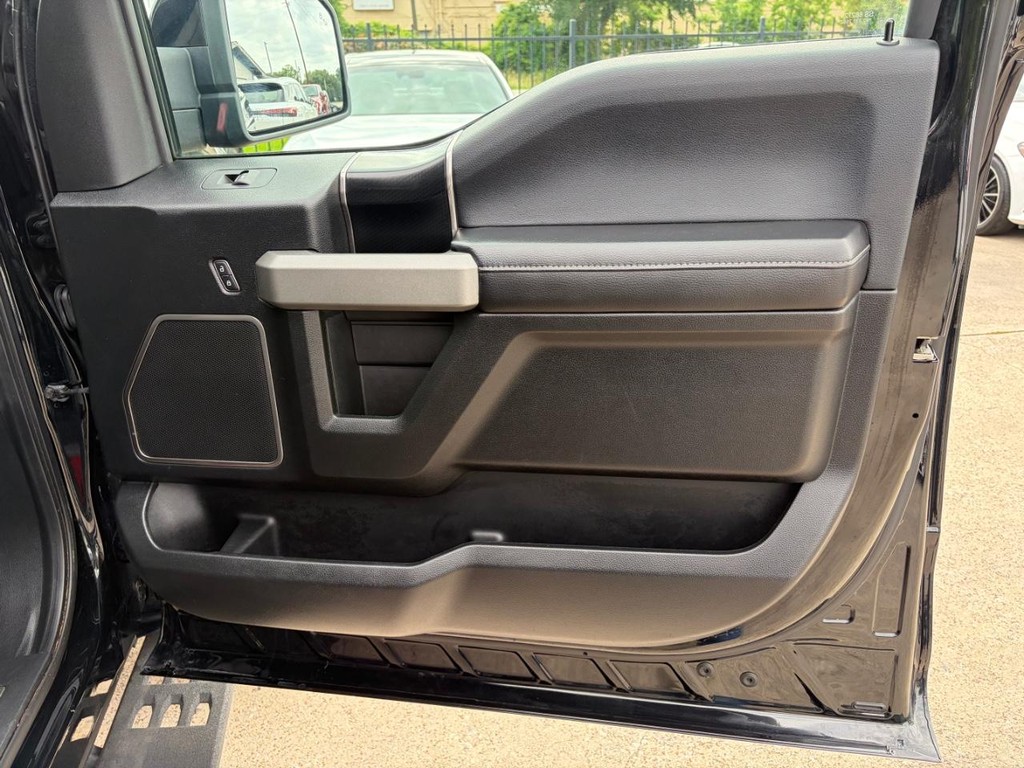 Ford F-150 Vehicle Full-screen Gallery Image 15