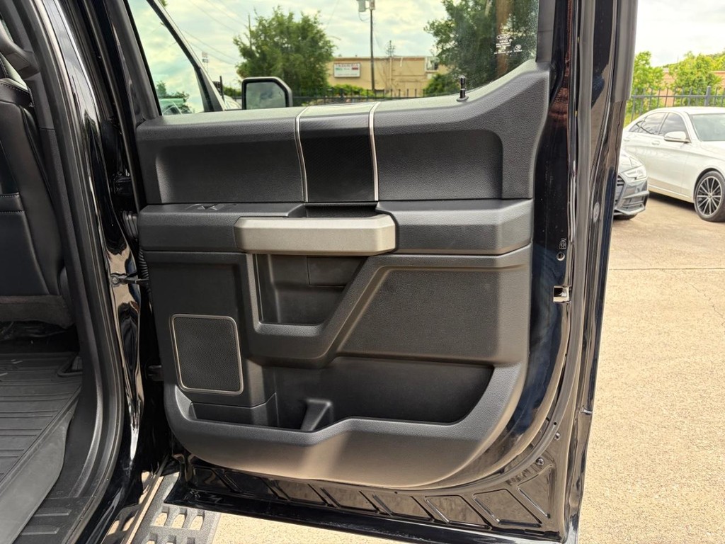 Ford F-150 Vehicle Full-screen Gallery Image 17