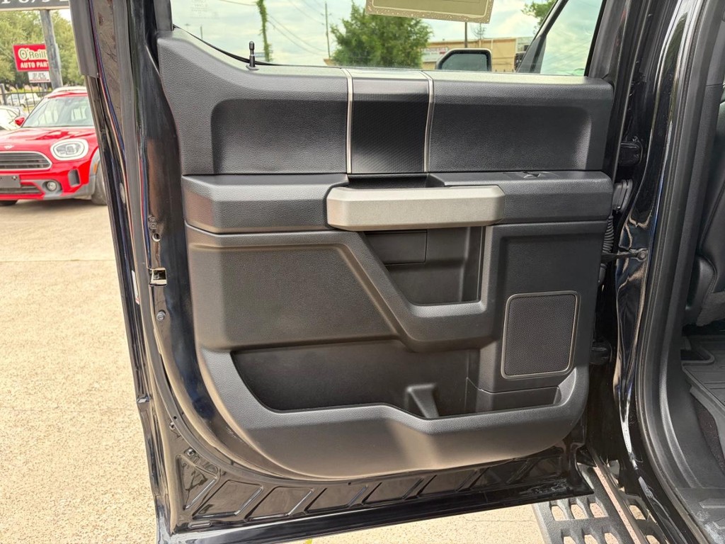 Ford F-150 Vehicle Full-screen Gallery Image 19