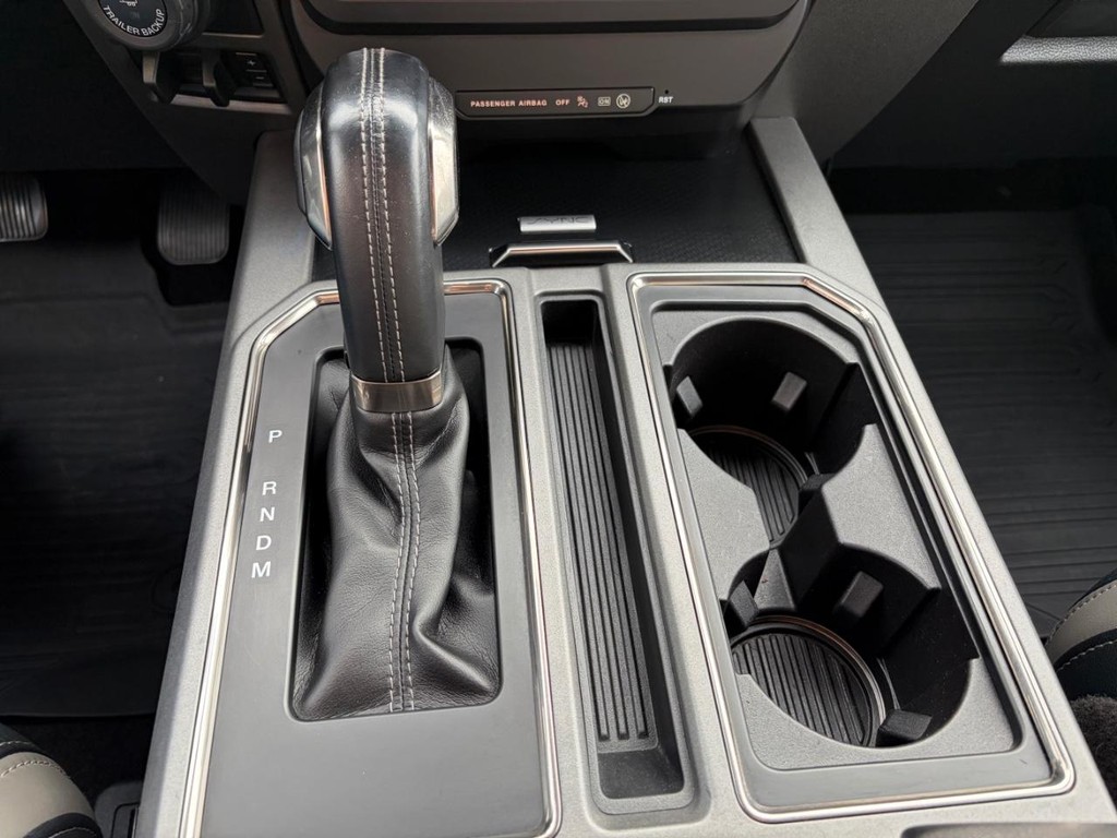 Ford F-150 Vehicle Full-screen Gallery Image 24