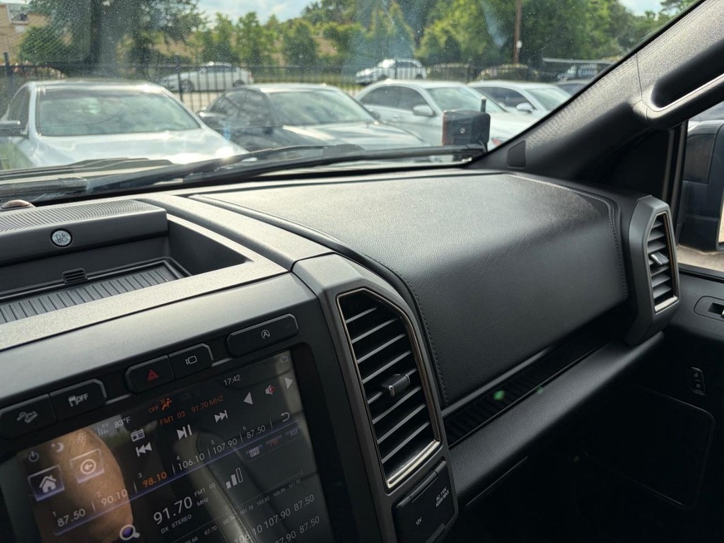 Ford F-150 Vehicle Full-screen Gallery Image 25