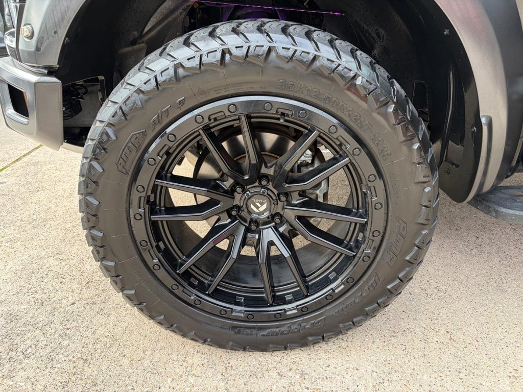 Ford F-150 Vehicle Full-screen Gallery Image 27