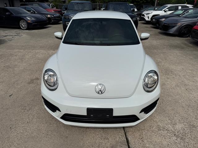 Volkswagen Beetle Vehicle Full-screen Gallery Image 03