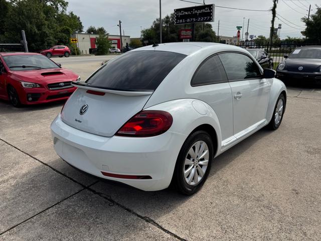 Volkswagen Beetle Vehicle Full-screen Gallery Image 04