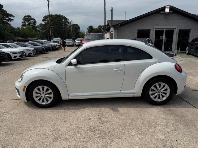 Volkswagen Beetle Vehicle Full-screen Gallery Image 07
