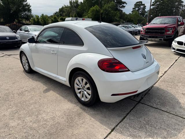 Volkswagen Beetle Vehicle Full-screen Gallery Image 08