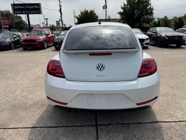 Volkswagen Beetle Vehicle Full-screen Gallery Image 09