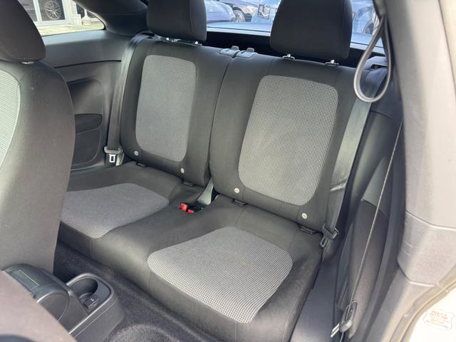 Volkswagen Beetle Vehicle Full-screen Gallery Image 16