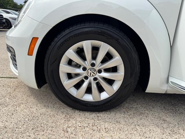Volkswagen Beetle Vehicle Full-screen Gallery Image 24