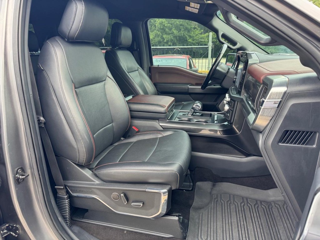 Ford F-150 Vehicle Full-screen Gallery Image 14