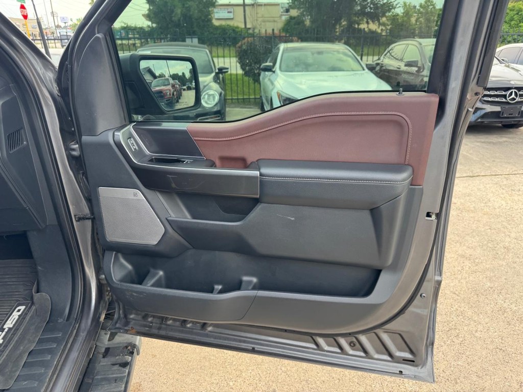 Ford F-150 Vehicle Full-screen Gallery Image 15