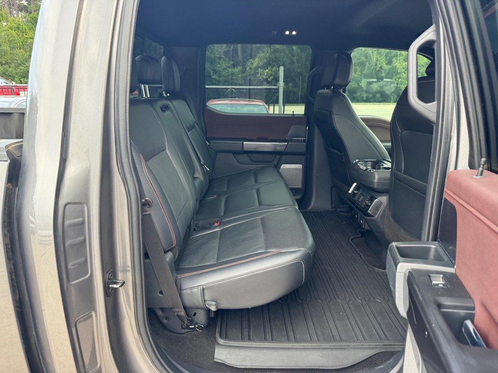 Ford F-150 Vehicle Full-screen Gallery Image 16