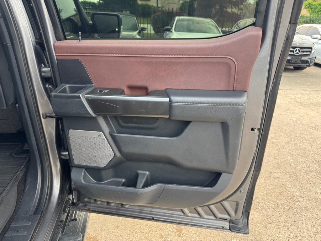 Ford F-150 Vehicle Full-screen Gallery Image 17