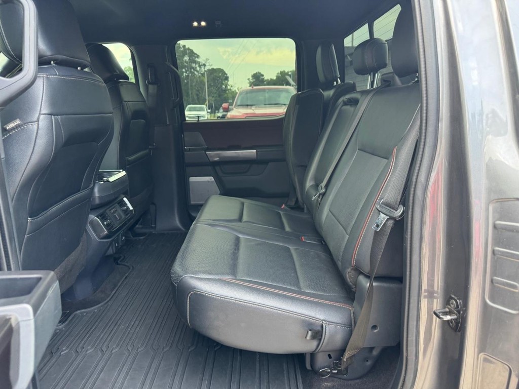 Ford F-150 Vehicle Full-screen Gallery Image 18
