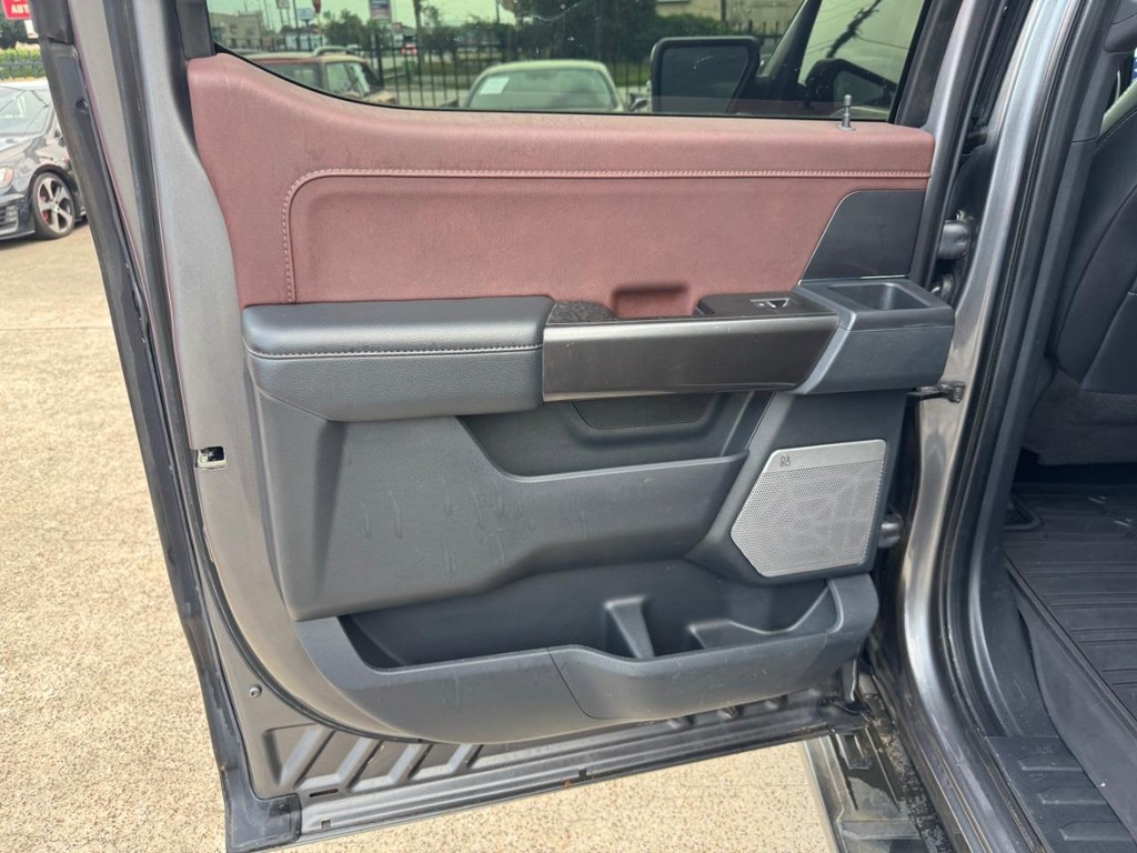 Ford F-150 Vehicle Full-screen Gallery Image 19