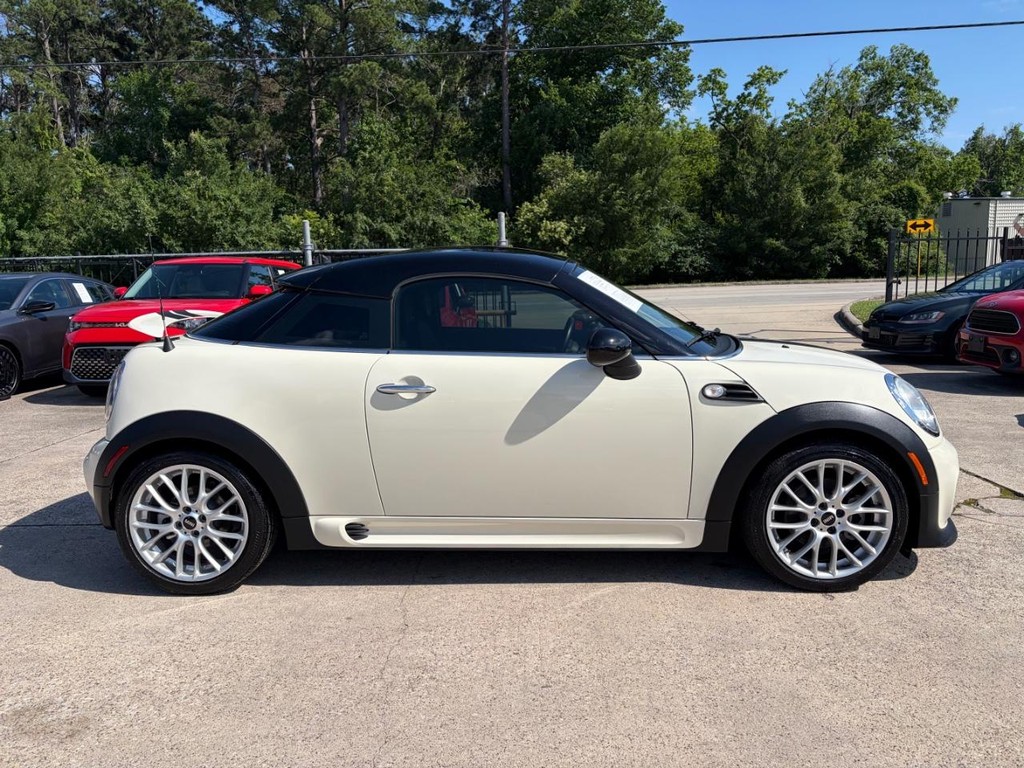 MINI Cooper Coupe Vehicle Full-screen Gallery Image 05