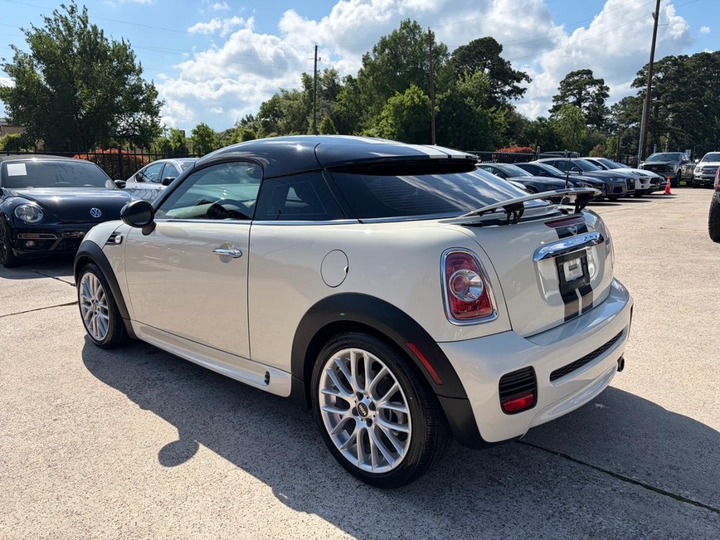 MINI Cooper Coupe Vehicle Full-screen Gallery Image 08