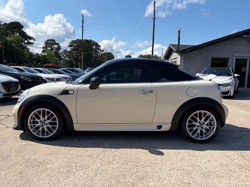 MINI Cooper Coupe Vehicle Full-screen Gallery Image 09