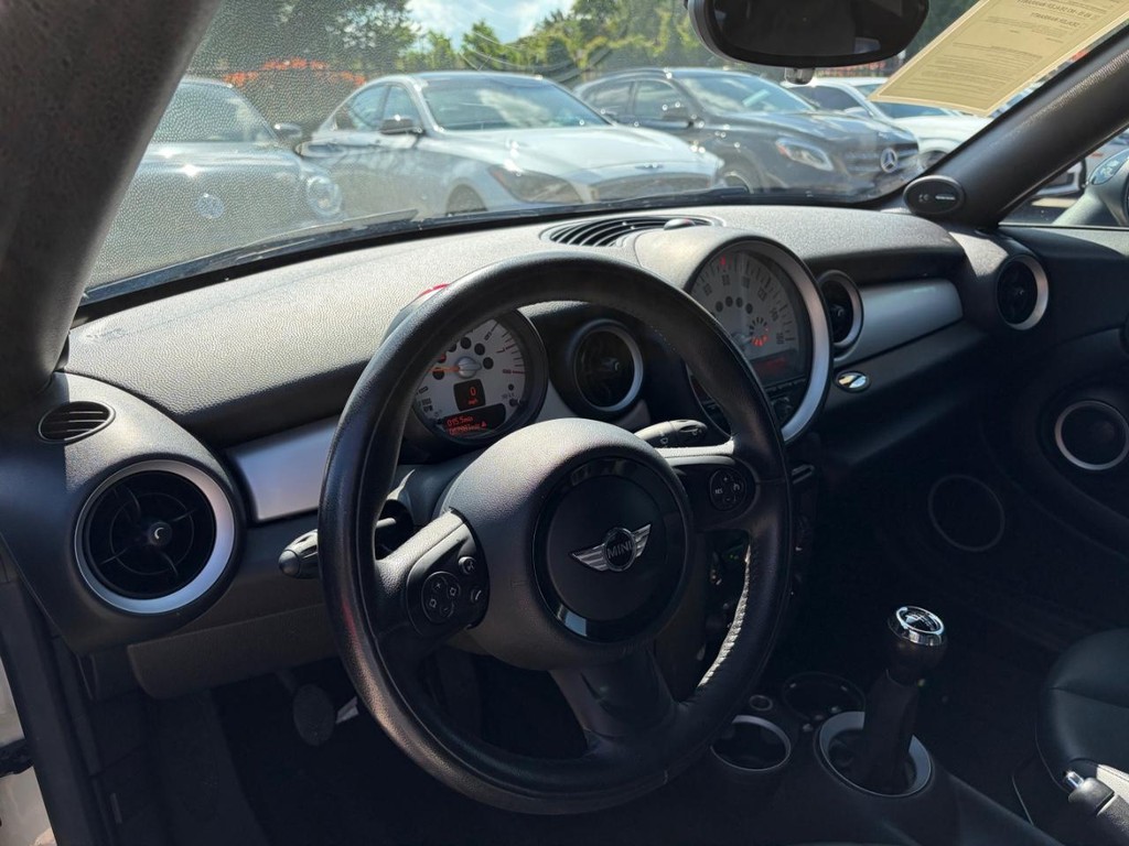 MINI Cooper Coupe Vehicle Full-screen Gallery Image 10