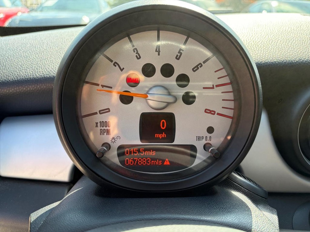 MINI Cooper Coupe Vehicle Full-screen Gallery Image 17
