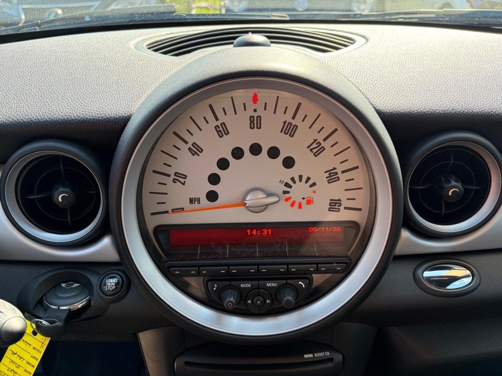 MINI Cooper Coupe Vehicle Full-screen Gallery Image 18