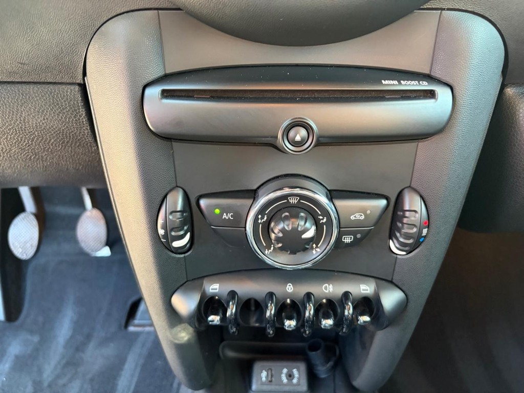 MINI Cooper Coupe Vehicle Full-screen Gallery Image 19