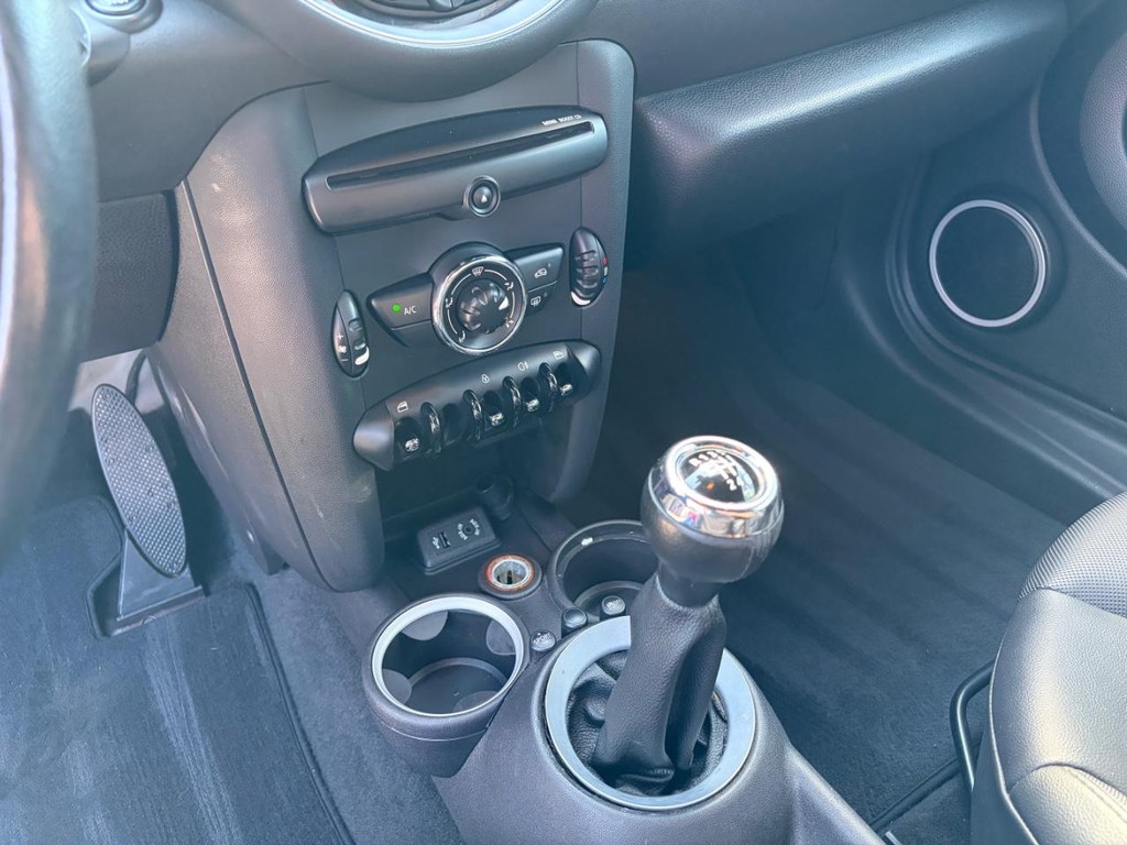 MINI Cooper Coupe Vehicle Full-screen Gallery Image 21