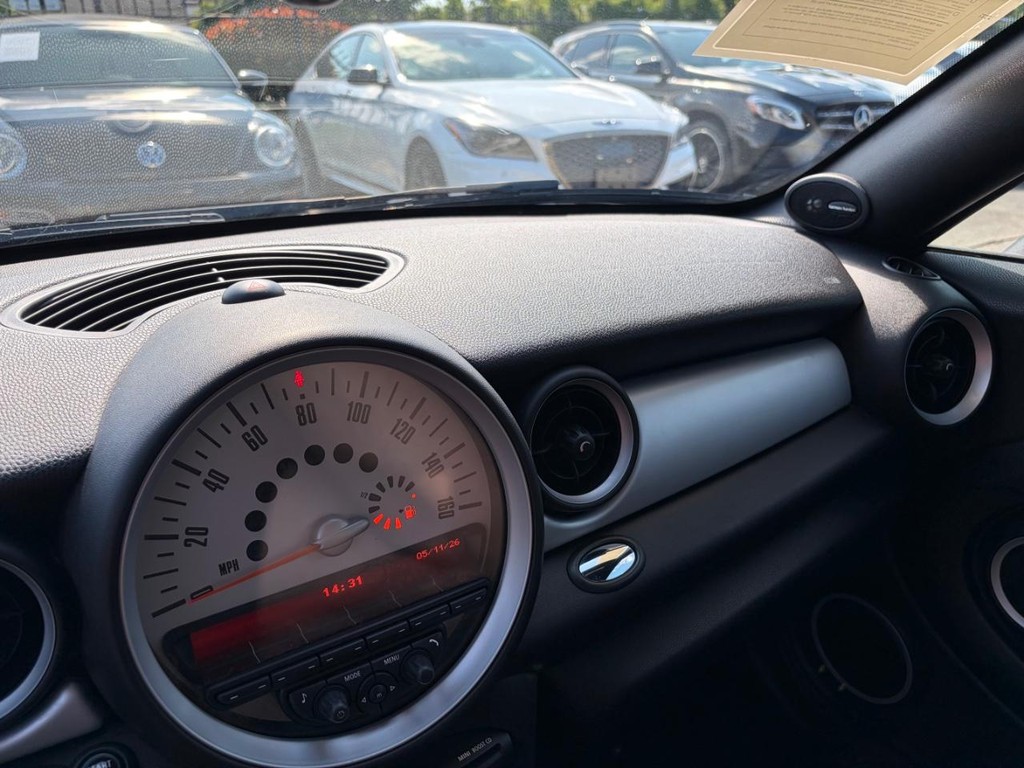 MINI Cooper Coupe Vehicle Full-screen Gallery Image 22