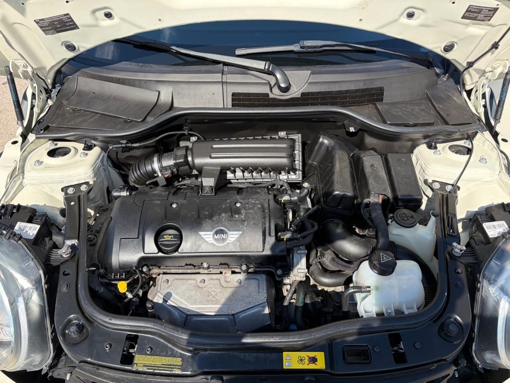 MINI Cooper Coupe Vehicle Full-screen Gallery Image 25