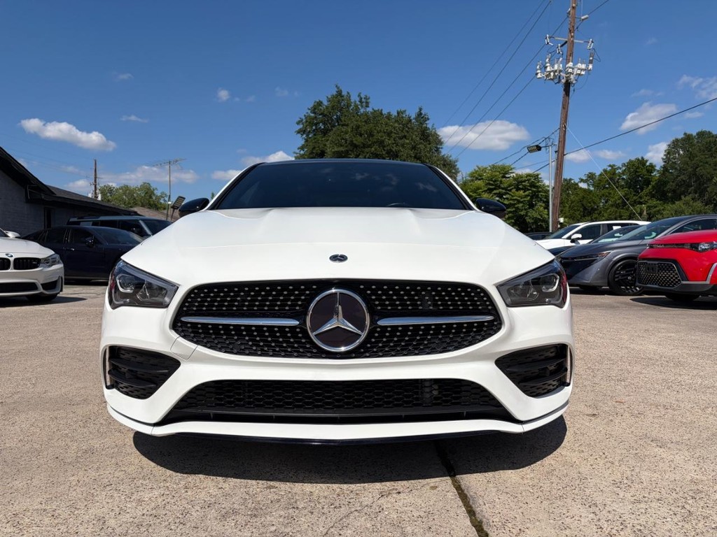 Mercedes-Benz CLA 250 Vehicle Full-screen Gallery Image 02