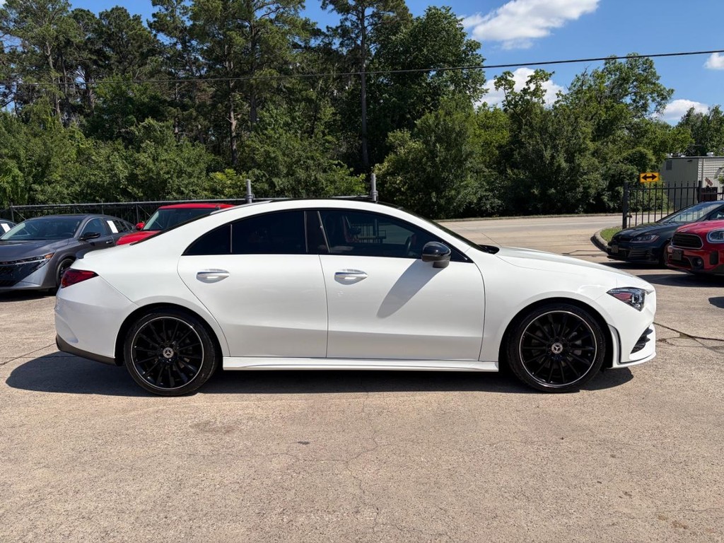 Mercedes-Benz CLA 250 Vehicle Full-screen Gallery Image 05