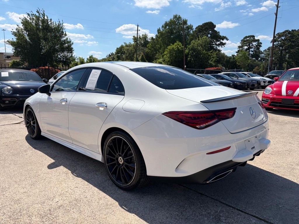 Mercedes-Benz CLA 250 Vehicle Full-screen Gallery Image 08