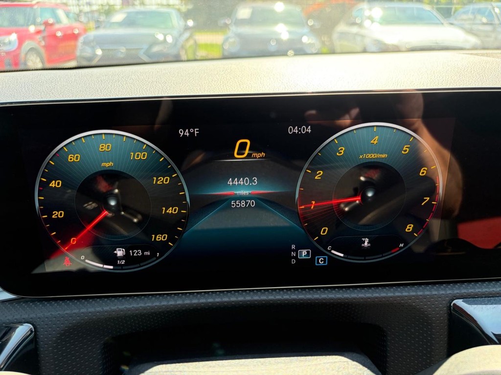 Mercedes-Benz CLA 250 Vehicle Full-screen Gallery Image 21