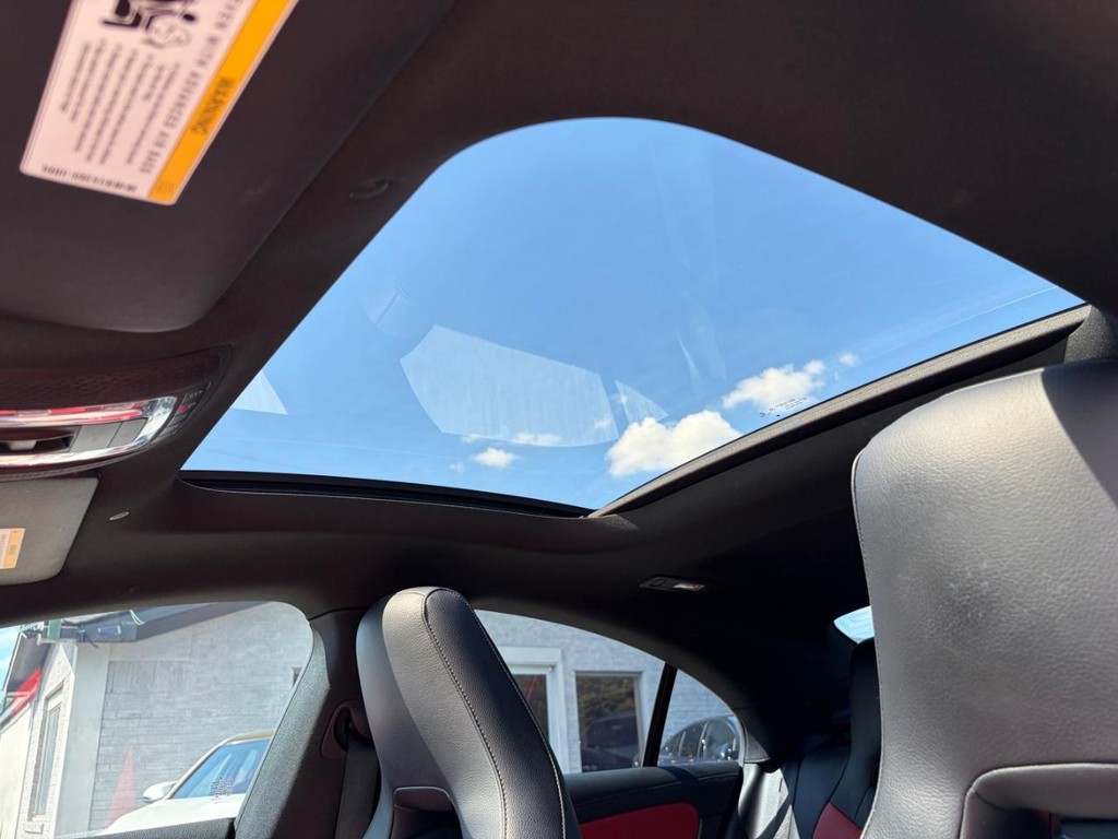 Mercedes-Benz CLA 250 Vehicle Full-screen Gallery Image 27