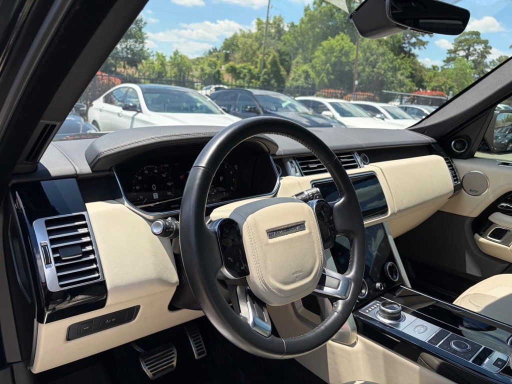 Land Rover Range Rover Vehicle Full-screen Gallery Image 10