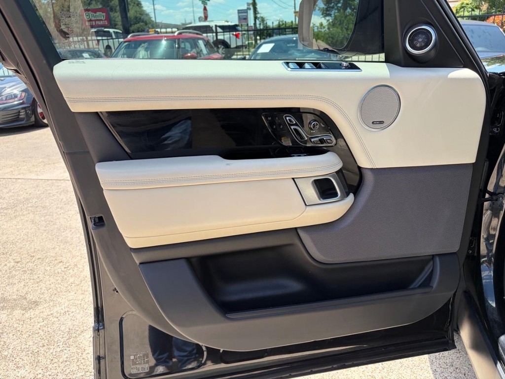 Land Rover Range Rover Vehicle Full-screen Gallery Image 12