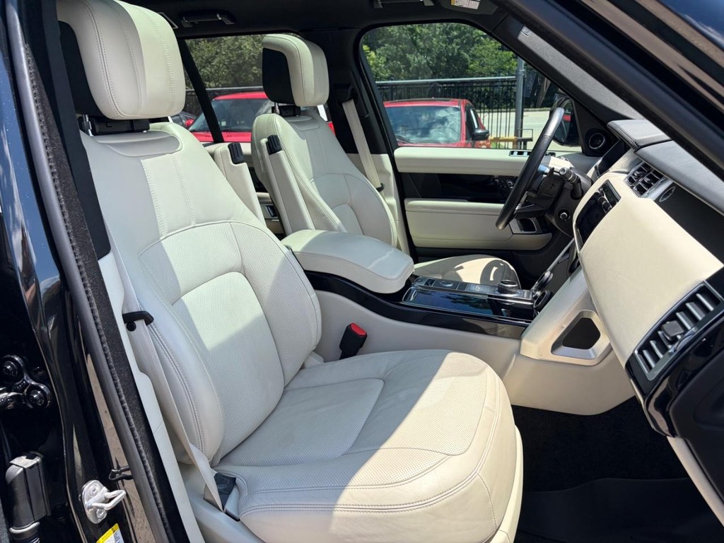 Land Rover Range Rover Vehicle Full-screen Gallery Image 14