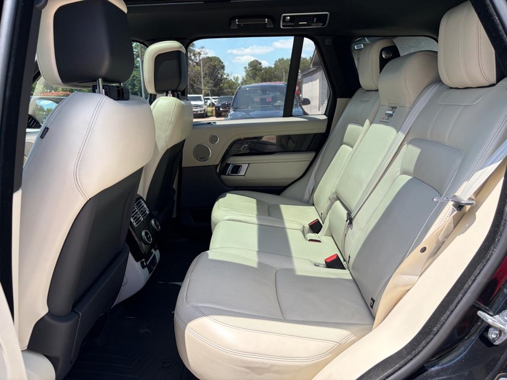 Land Rover Range Rover Vehicle Full-screen Gallery Image 16