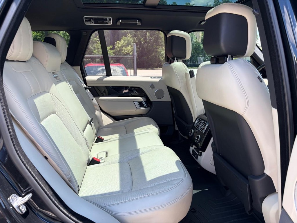Land Rover Range Rover Vehicle Full-screen Gallery Image 18