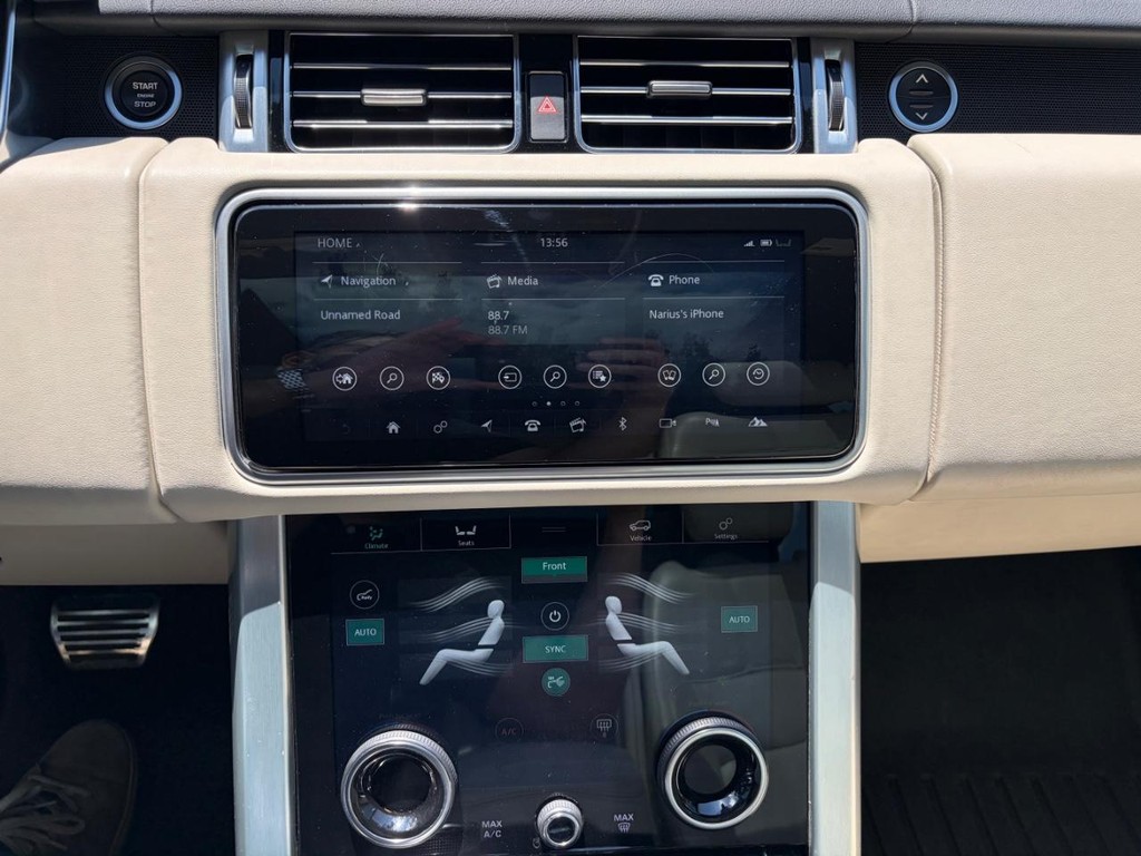 Land Rover Range Rover Vehicle Full-screen Gallery Image 22