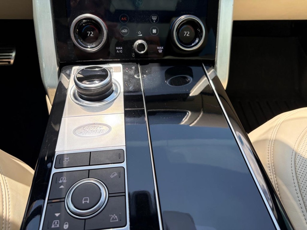 Land Rover Range Rover Vehicle Full-screen Gallery Image 23