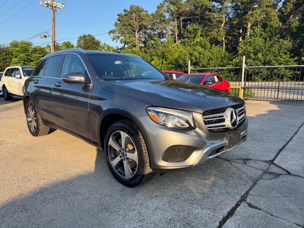 Mercedes-Benz GLC 300 Vehicle Full-screen Gallery Image 04