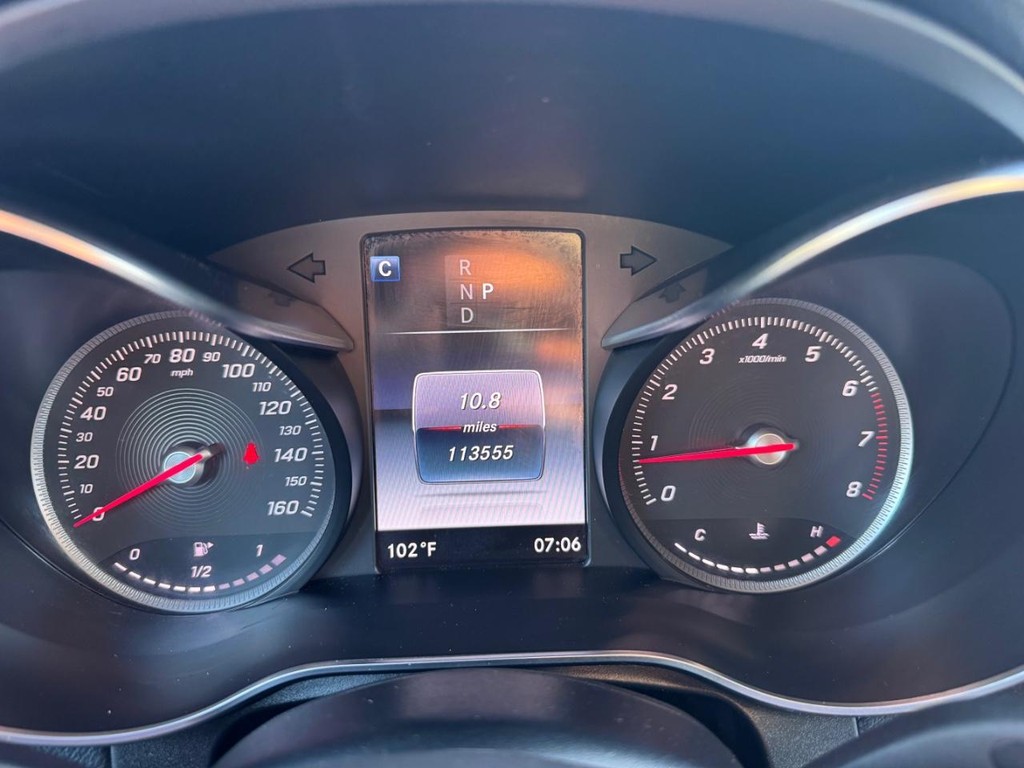 Mercedes-Benz GLC 300 Vehicle Full-screen Gallery Image 22