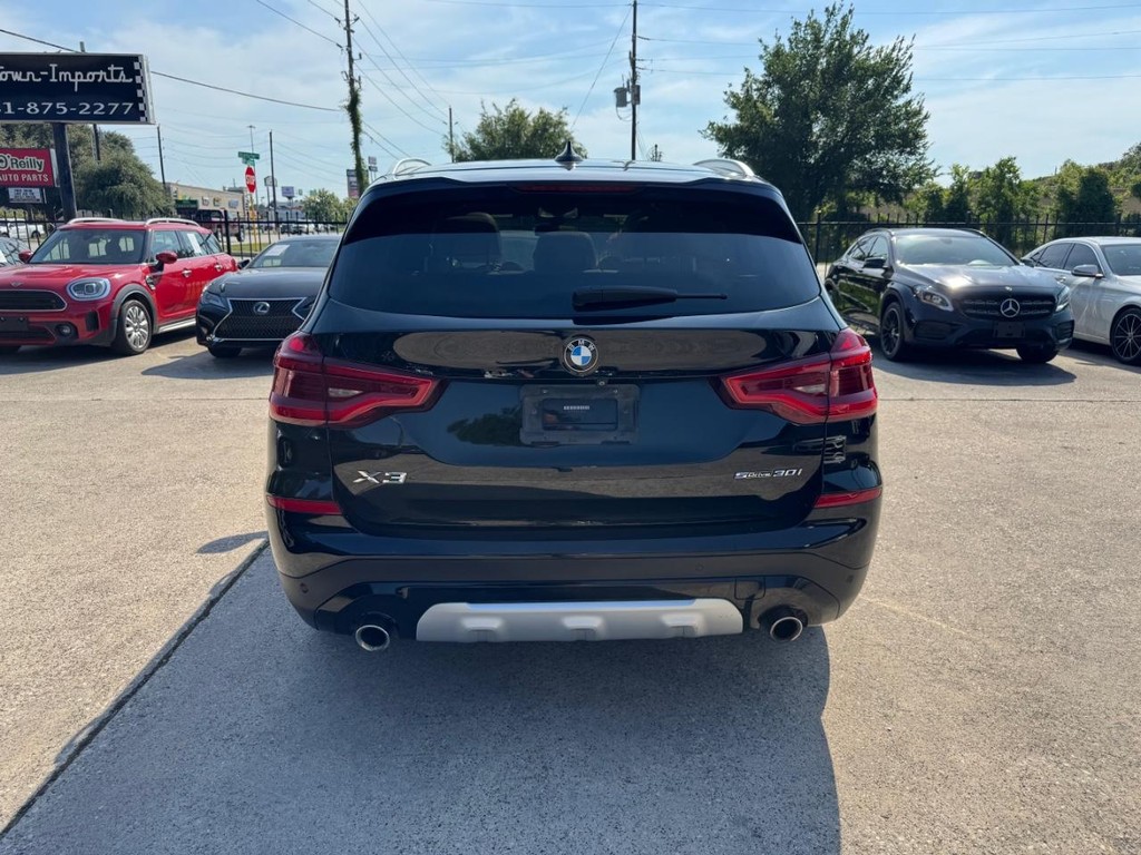 BMW X3 Vehicle Full-screen Gallery Image 07