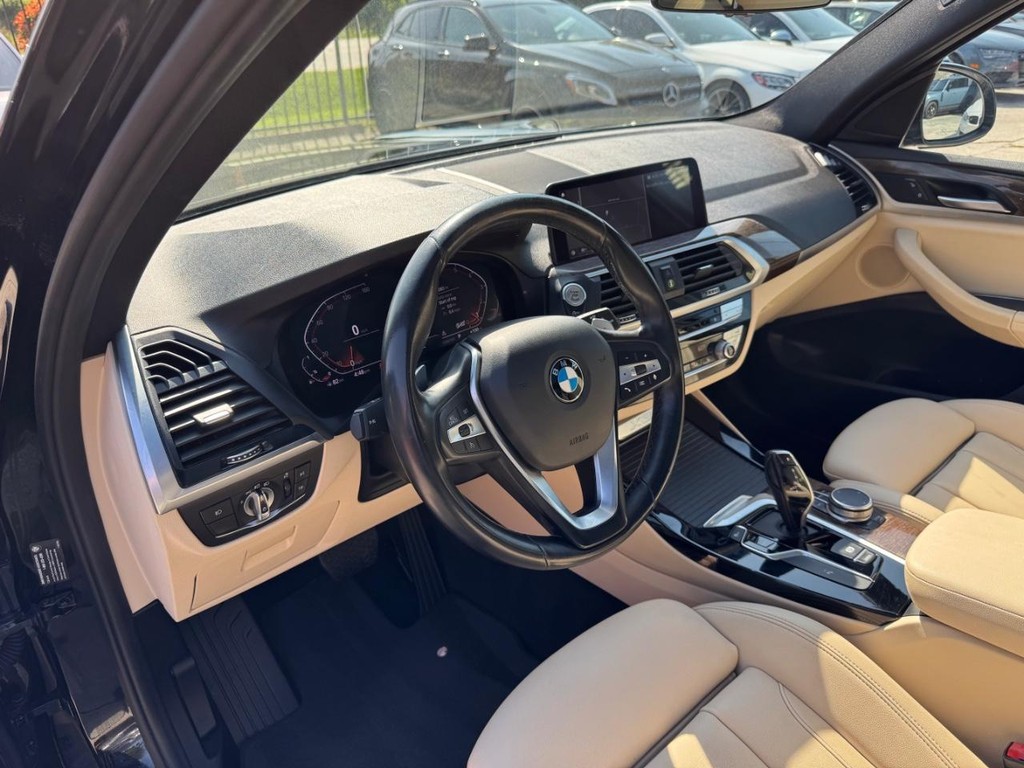 BMW X3 Vehicle Full-screen Gallery Image 10