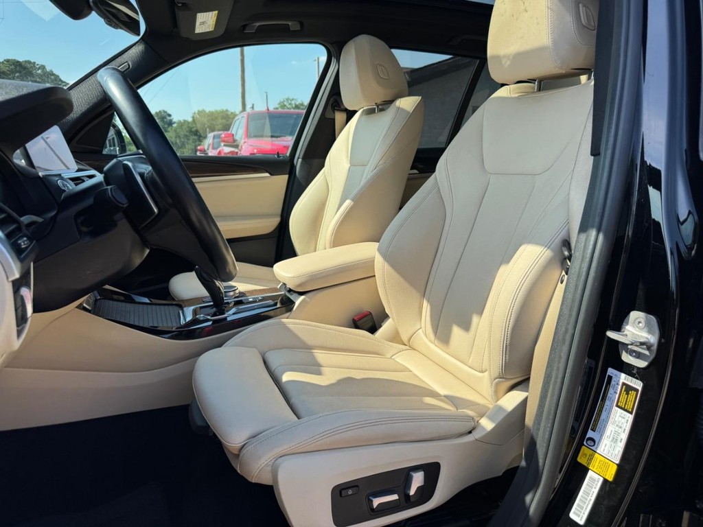 BMW X3 Vehicle Full-screen Gallery Image 11