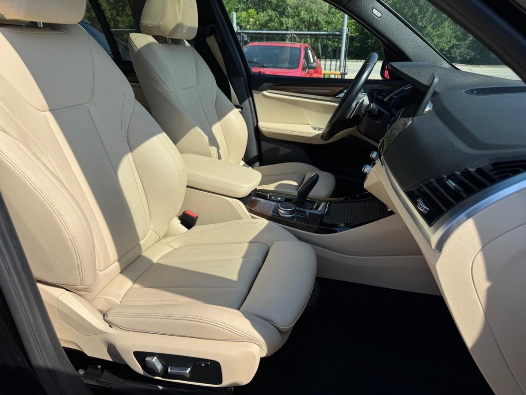 BMW X3 Vehicle Full-screen Gallery Image 14