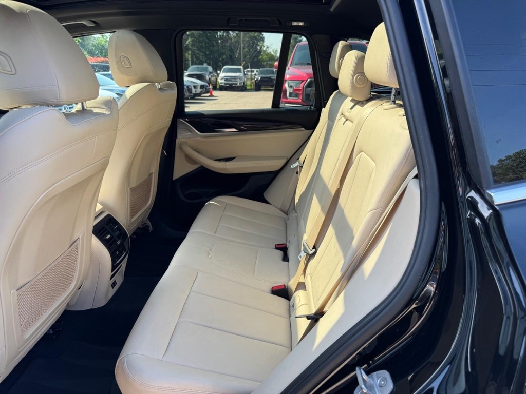 BMW X3 Vehicle Full-screen Gallery Image 16