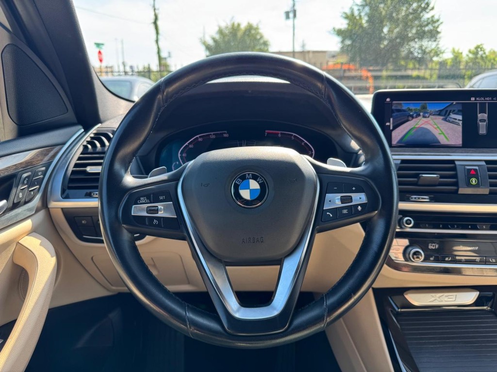 BMW X3 Vehicle Full-screen Gallery Image 18