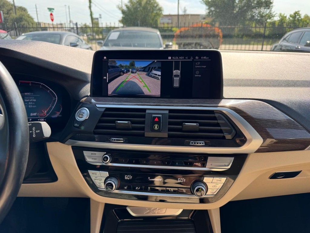BMW X3 Vehicle Full-screen Gallery Image 20